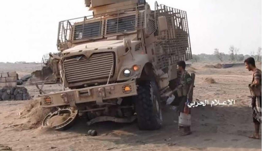 إحراق مدرعة للغزاة والمرتزقة في الساحل الغربي