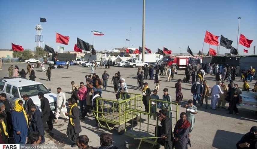 الحرس الثوري يقدم تسهيلات خدمية الى زوار الاربعينية الباكستانيين