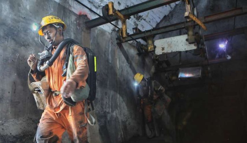 22 شخصا عالقون تحت الأرض بعد انهيار منجم في الصين