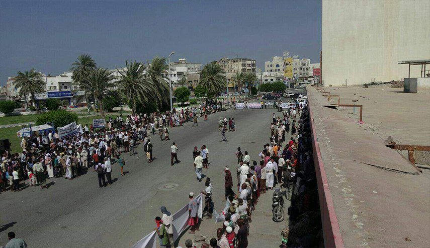 بالصور..وقفة احتجاجية بالحديدة للتنديد باستمرار العدوان