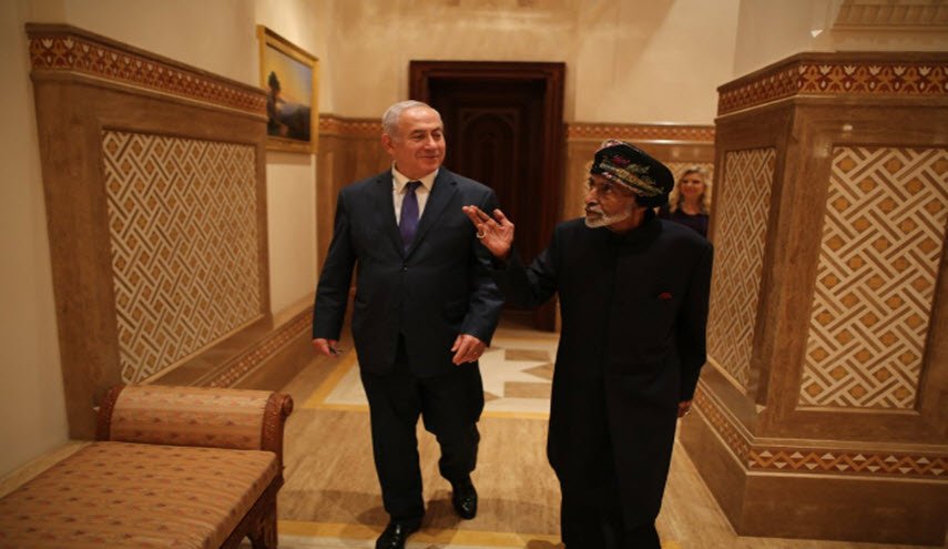 شاهد: هذه ردود فعل العمانيين على زيارة نتانياهو لبلادهم