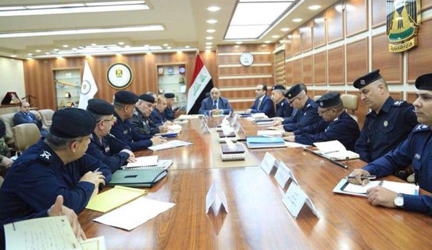  عادل عبد المهدي يجتمع مع القيادات الامنية
