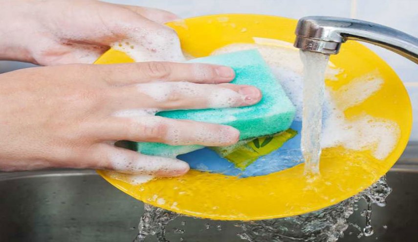 فوائد غسل الأطباق باليدين ! .. هل كنتم تعرفون ذلك؟