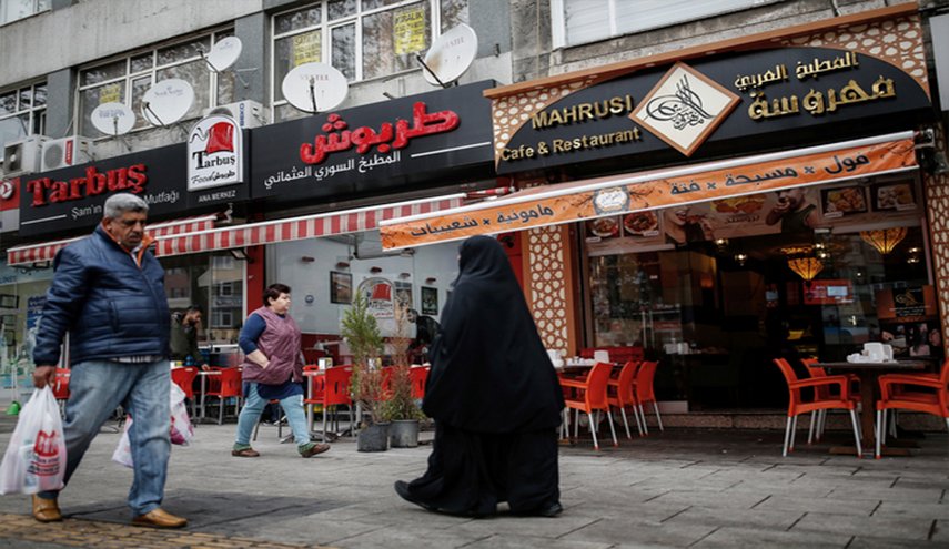 تركيا توقف تسجيل اللاجئين السوريين في اسطنبول