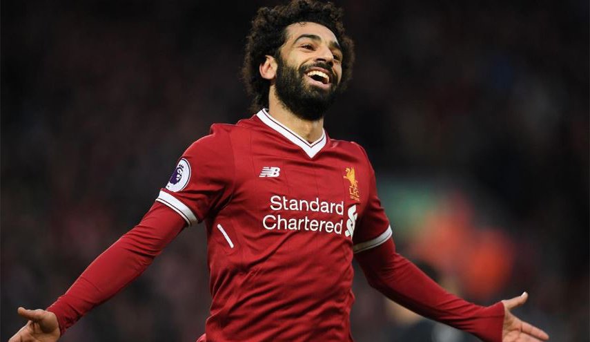 محمد صلاح يتصل بالفنانة التشكيلية صانعة تمثاله + صورة