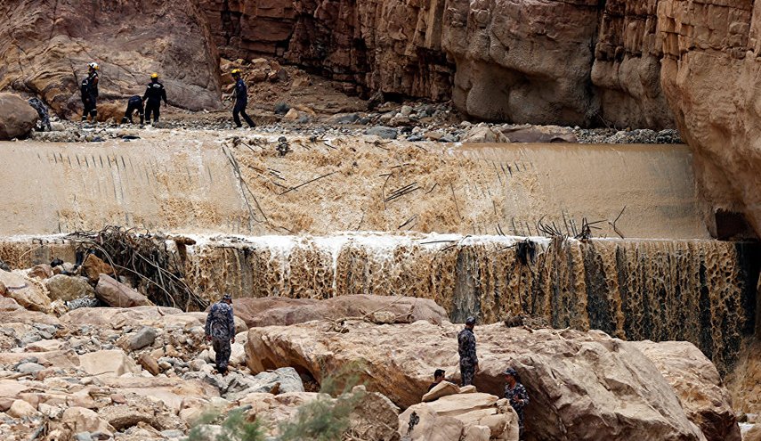 سيول الأردن تقتل 3 أشخاص جنوب عمان