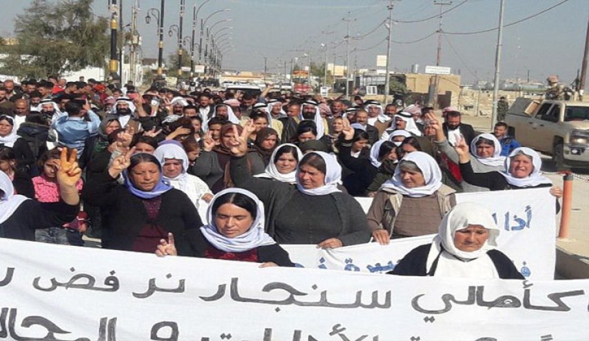 اهالي سنجار يجددون تظاهرتهم الرافضة لعودة ادارة القضاء القديمة
