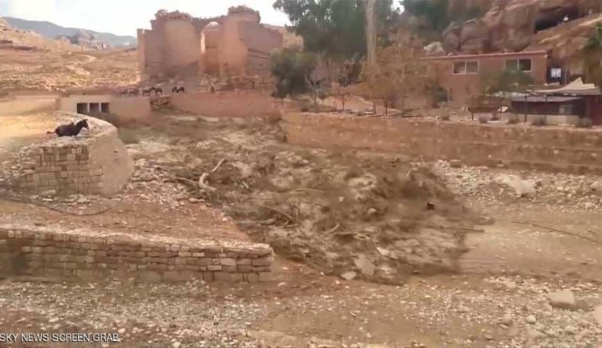  قصة مؤثرة لأسرة أردنية منكوبة جرفتها السيول