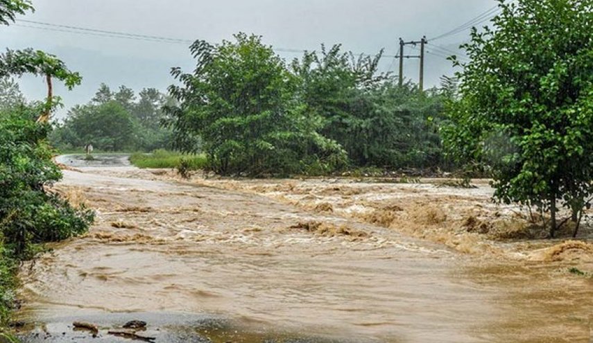 السيول تجتاح مناطق في 10 محافظات ايرانية