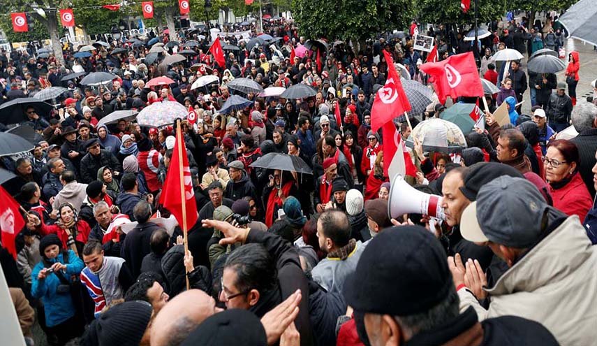 تونس..التعديل الوزاري وتشديد الأزمة بين الأحزاب السياسية