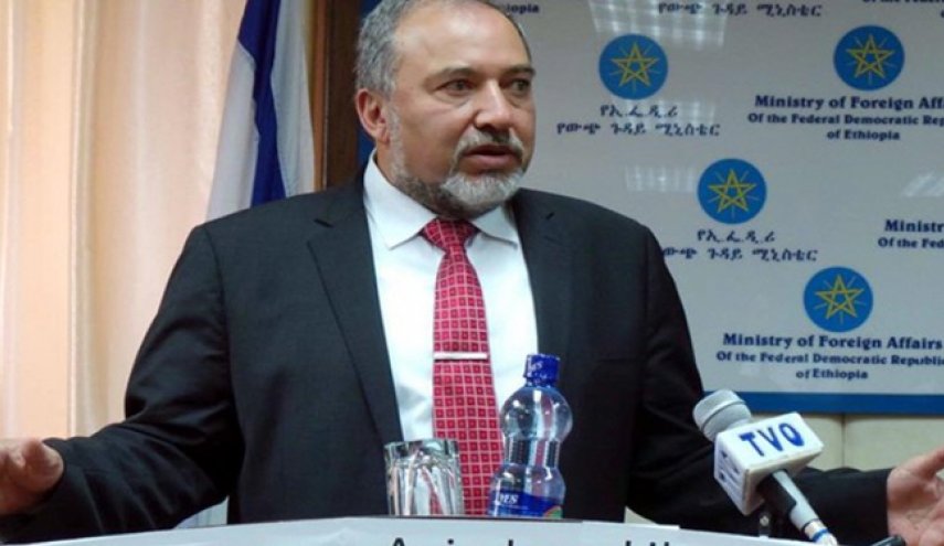 ليبرمان: الكابينت خنع واستسلم للمقاومة في غزة

