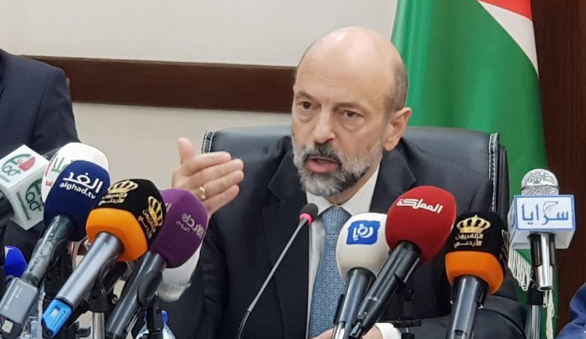 البرلمان الأردني يقر قانون الضريبة بعد تحذيرات الرزاز 