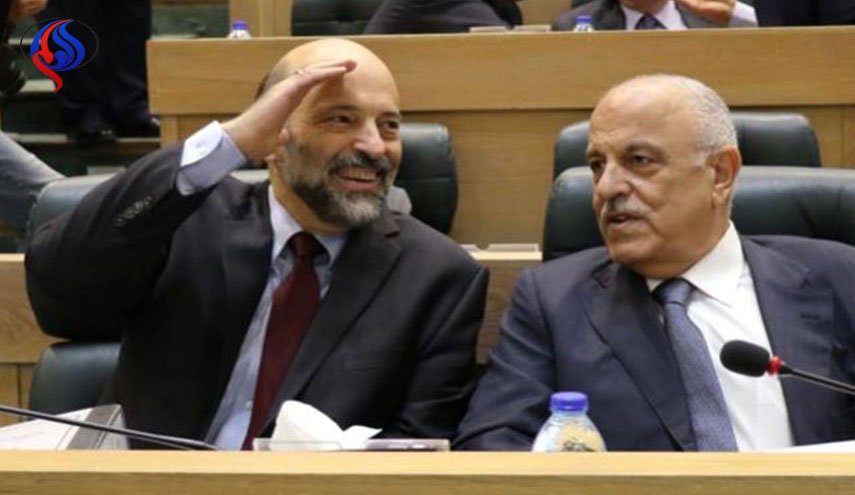 الاردن.. تحديات حكومة الرزاز بعد تمريرها قانون الضريبة