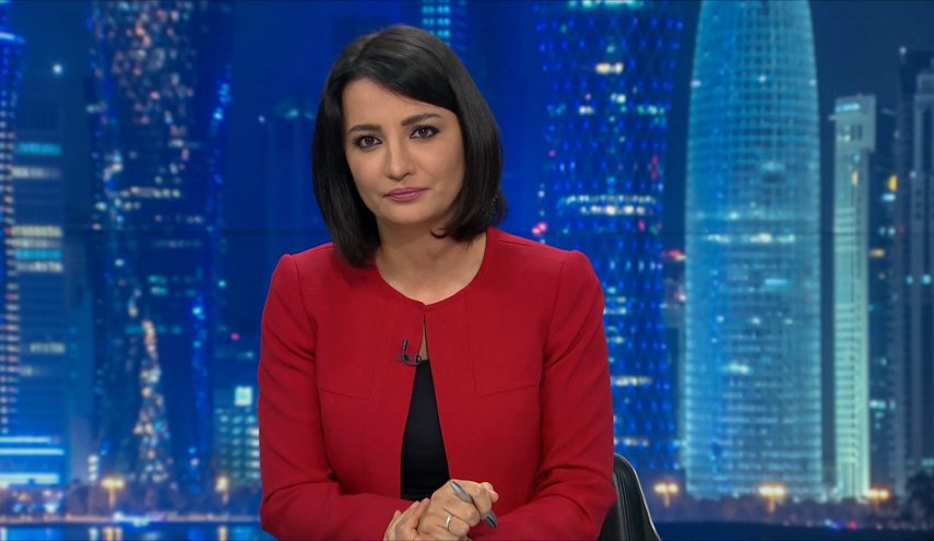 شاهد.. هكذا علقت مذيعة الجزيرة على تغريدة مثيرة للجدل