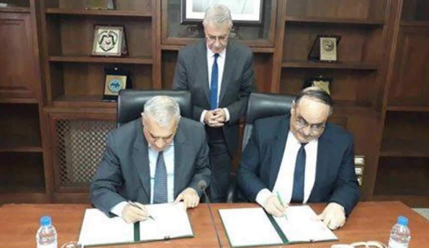 ما هي الاتفاقية التي وقعها وزير الاتصالات قبل تغييره بساعات ؟