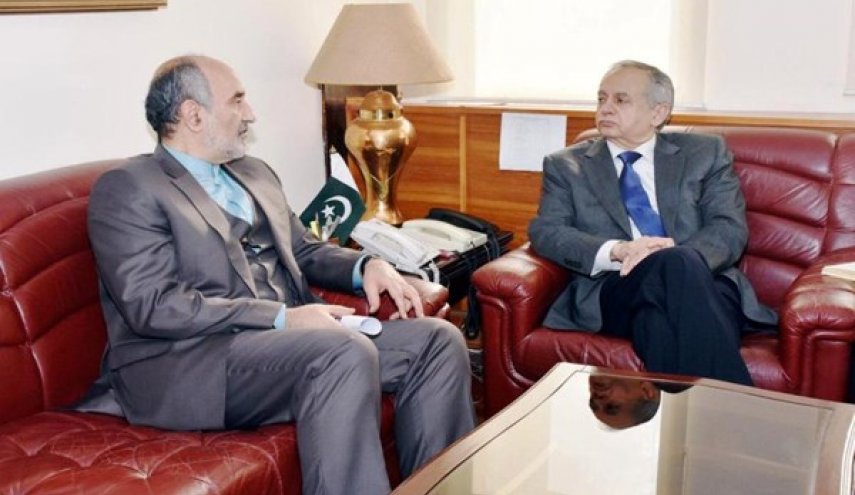 ايران وباكستان تبحثان سبل تطوير العلاقات التجارية