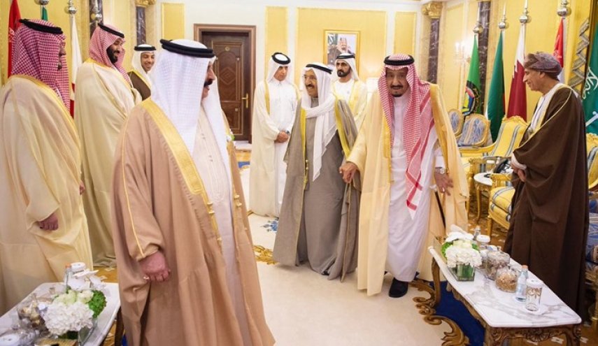 بالصور/ تجاهل سعودي متعمد لوصول وفد قطر لقمة الرياض 
