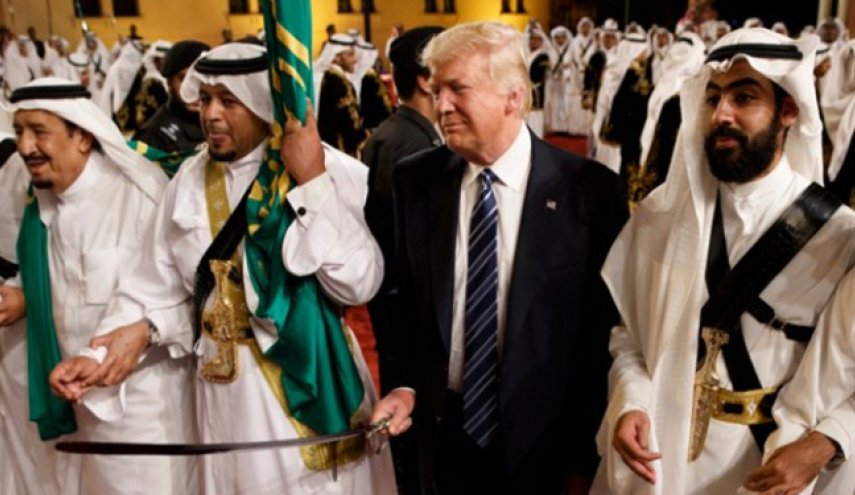 سيناتور أمريكي: السعودية ستجرنا للحرب يوما ما