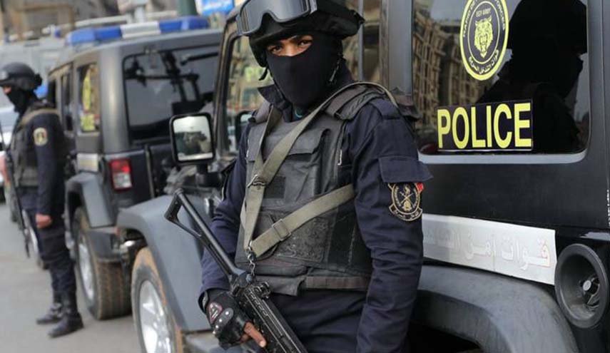 مصر تفرج عن شاب بريطاني من أصول ليبية اتهمته بالتجسس