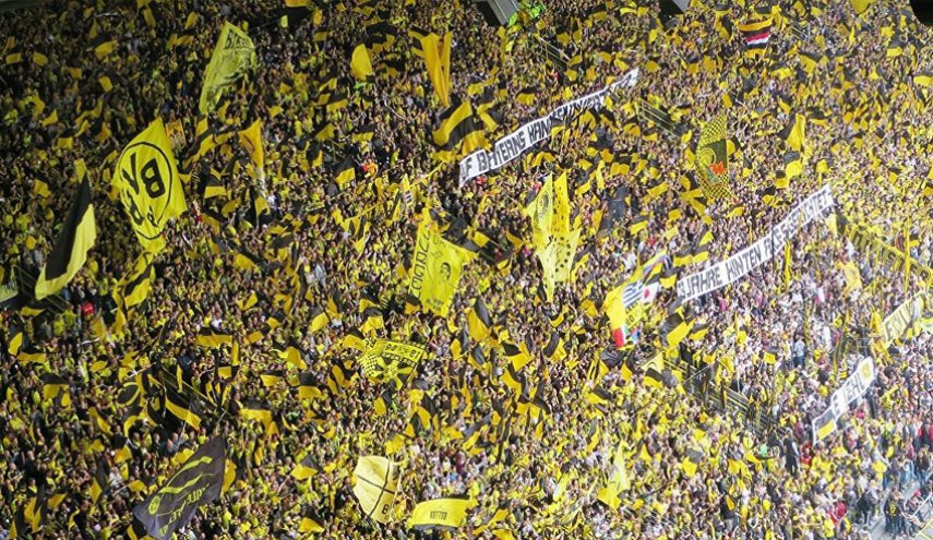 جماهير دورتموند تعيد هاتفا لفتاة فقدته بين 70 ألف مشجع!