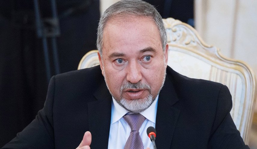 ليبرمان يطالب بموقف حازم تجاه قطر