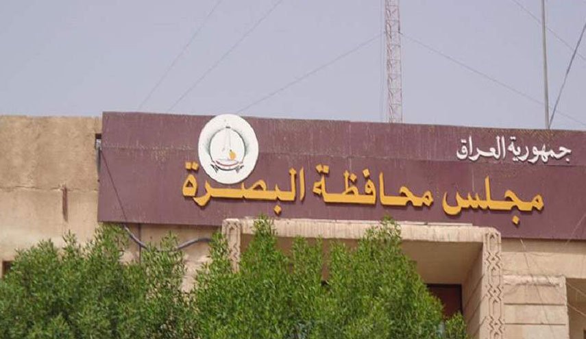 العشرات يتظاهرون قرب ديوان محافظة البصرة للمطالبة بإصلاحات