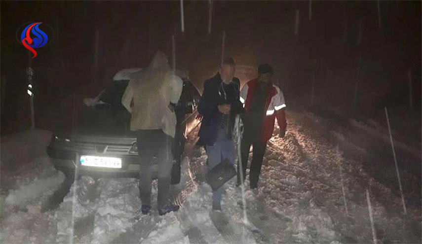 انقاذ سائحين فرنسيين علقا في ثلوج غزيرة غربي ايران