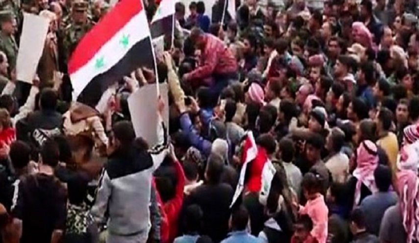 احتجاجات أهالي دير الزور تنديداً بتهديدات تركيا بشنّ عدوان على ارضهم