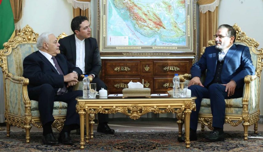 شمخاني: بعض البلدان باعت أمنها إلى دول من خارج المنطقة