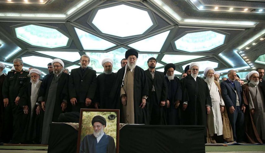 اقامة الصلاة على جثمان آية الله هاشمي شاهرودي