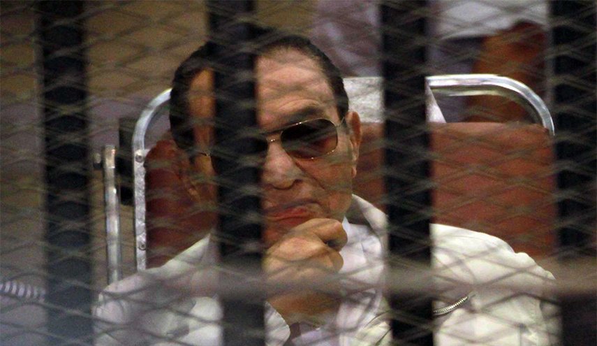 مبارك يرفض الإجابة عن سؤال المحكمة بهذا الشأن..