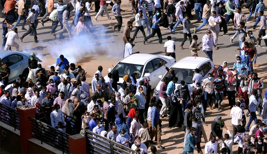 السودان في عين العاصفة.. البشير يتحدى المحتجين و قطر و تركيا تقفان بجانبه