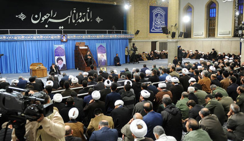 قائد الثورة یقیم مراسم تأبینیة على روح الفقید آیة الله هاشمي شاهرودي