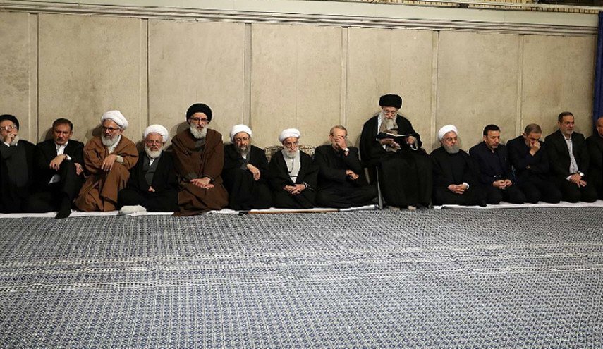 قائد الثورة یقیم مراسم تأبینیة على روح الفقید آیة الله هاشمي شاهرودي