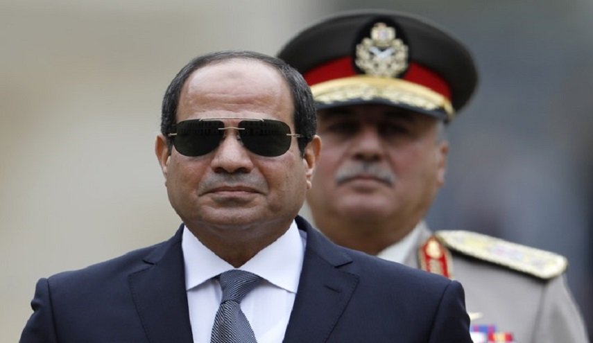 مقرب من السيسي يدعو لتعديل الدستور!
