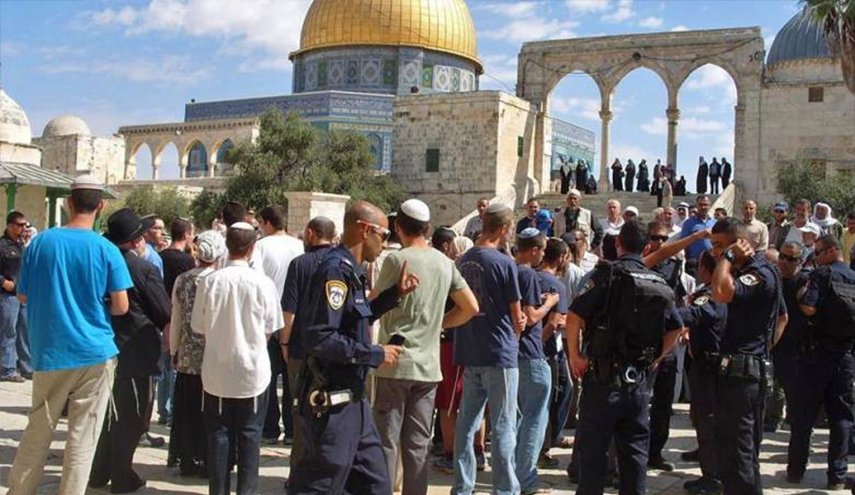 مستوطنون يجددون اقتحاماتهم الاستفزازية للمسجد الأقصى
