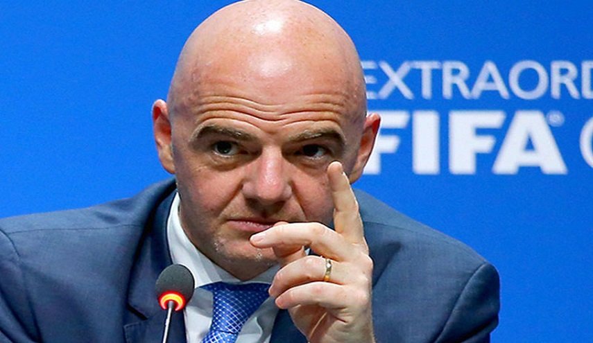 رئيس فيفا يعلن عن مفاجأة بشأن كأس العالم في قطر