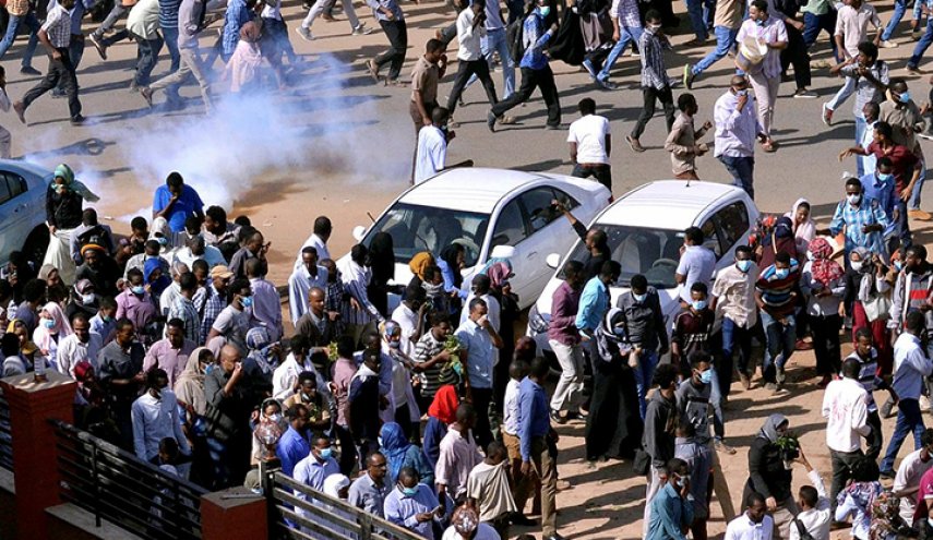 السودان .. مسيرات نحو القصر الجمهوري والبرلمان