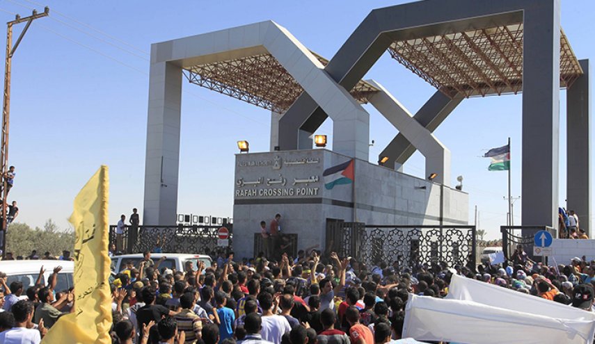 حماس تستلم إدارة معبر رفح عقب انسحاب السلطة