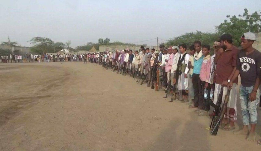 بالصور..وقفة قبلية لأبناء منطقة الكدن بمديرية الضحي في الحديدة
