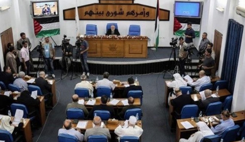 التشريعي يقر نزع الأهلية السياسية عن عباس بالأغلبية