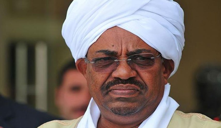 البشير يطالب «جهة ثانية» غير الجيش بالاستعداد لتتسلم السلطة منه