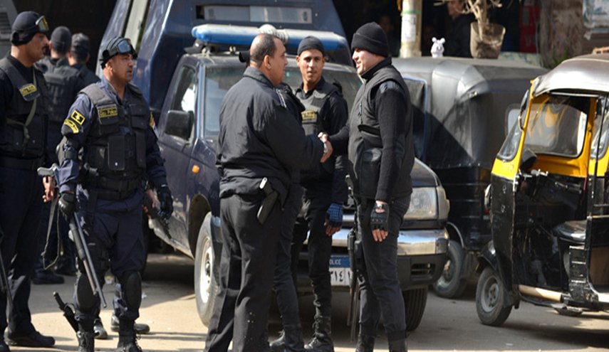 الأمن المصري يفكك عبوة ناسفة أمام كنيسة في الإسكندرية