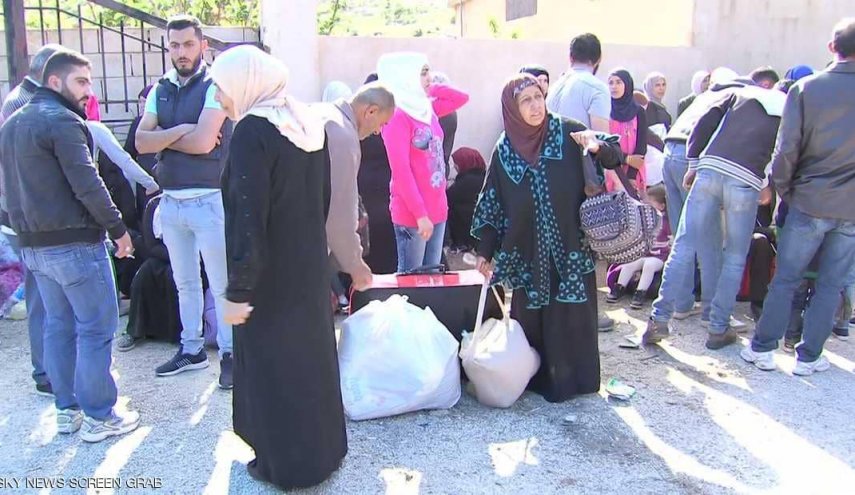 أكثر من 1400 لاجئ سوري يعودون من لبنان والأردن في يوم واحد