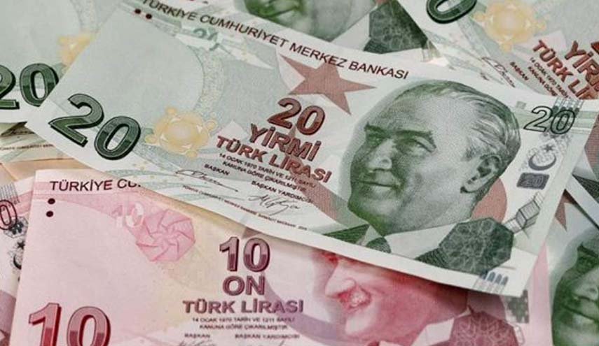 تهديد ترامب يضرب الليرة.. تراجع فوري للعملة التركية