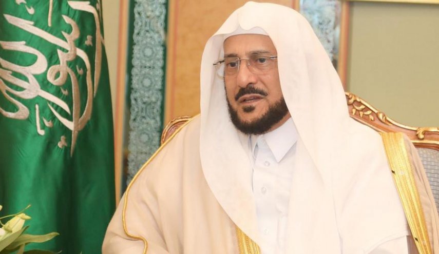 وزير الأوقاف السعودي يشيد بمغنين ويذم علماء مسلمين!