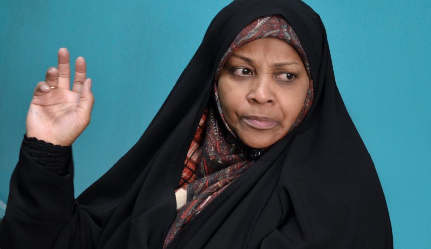 اميرکا الکذابة تصب جام غضبها علی المذيعة مرضية هاشمي 