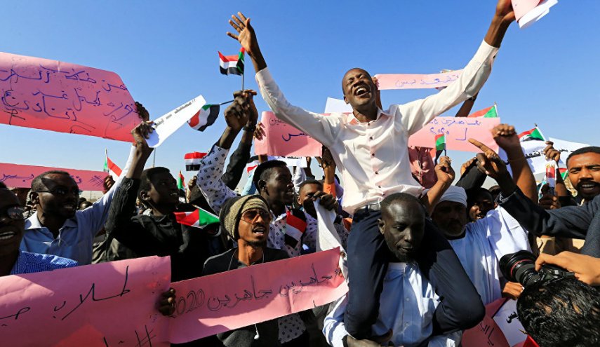 الكشف عن قرارات مهمة في السودان.. هل تطفئ الغضب؟!