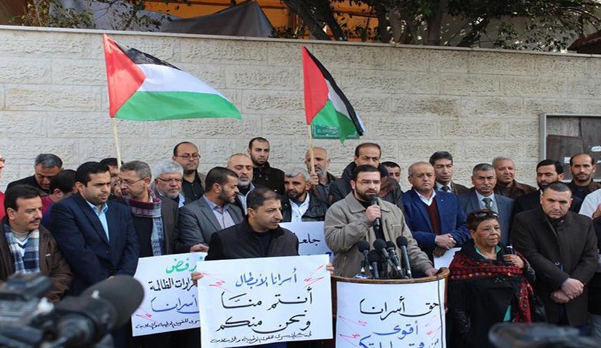  بالصور.. وقفة حاشدة بغزة تضامنا مع الاسرى في معتقل 