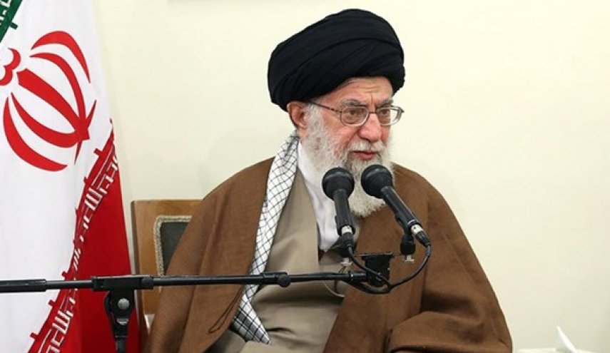 قائد الثورة: لا ينبغي ان تنخفض الحركة العلمية للبلاد